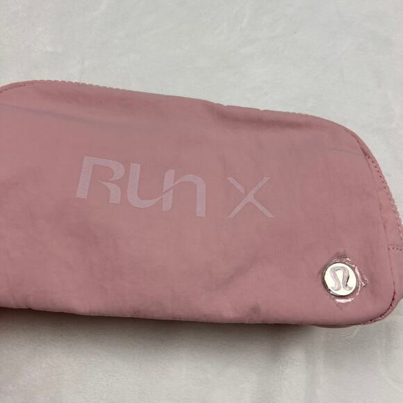 Lululemon Everywhere Belt Bag 1L in Pink Haze Strap NWT with Company Logo - Picture 3 of 7